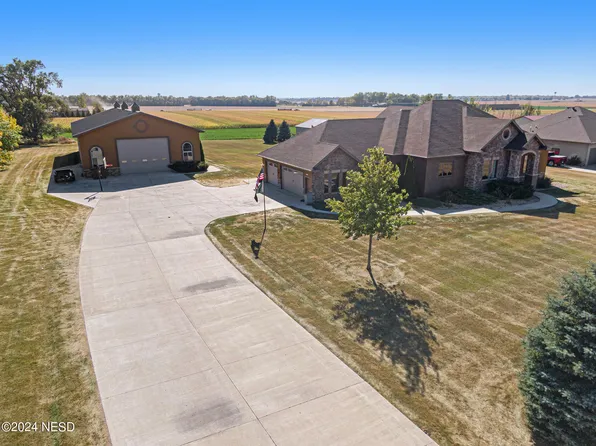 2110 S Serenity Dr, Watertown, SD 57201