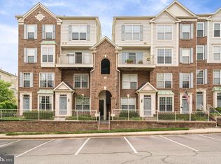 4105 Oxford Ln APT 302, Fairfax, VA 22030