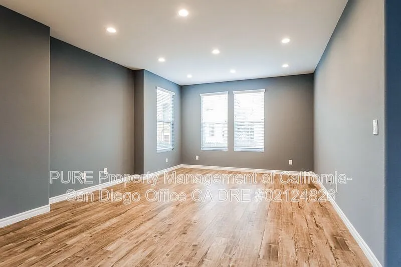 Building Photo - 740 Mariposa Cir