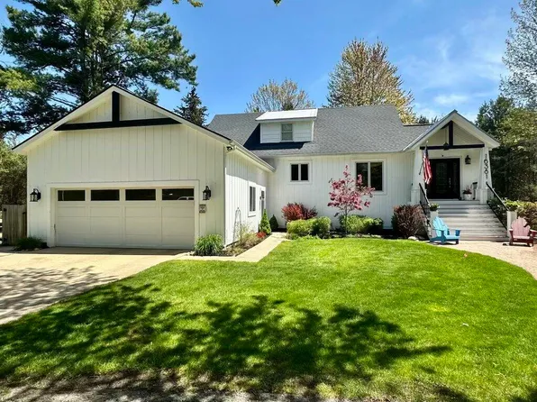16381 Greenly St, Holland, MI 49424