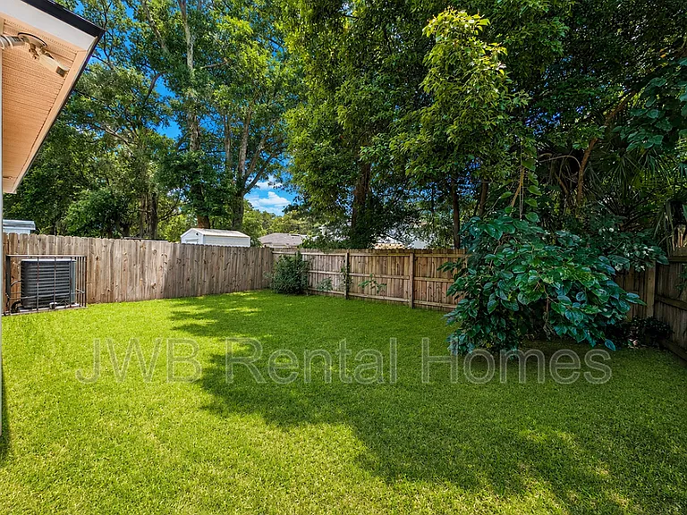 8828 Galveston Ave — Photo 10