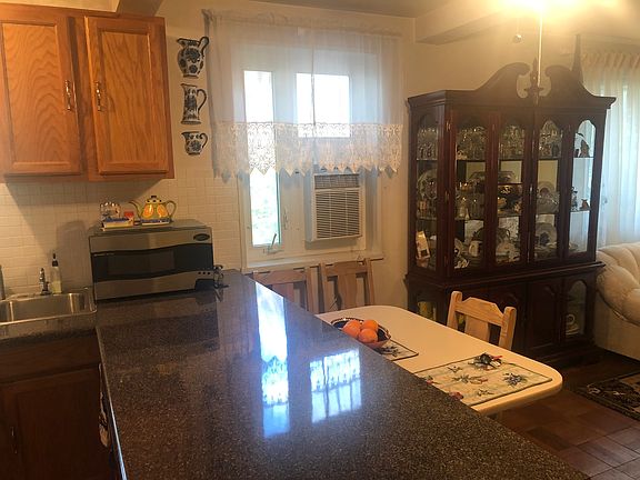 3rd image of 7202 Oak Ave #2