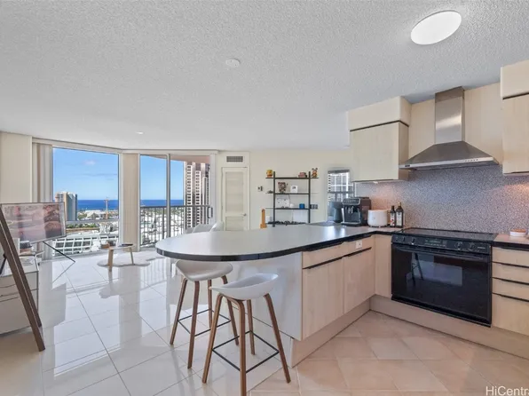 801 S King St APT 2704, Honolulu, HI 96813