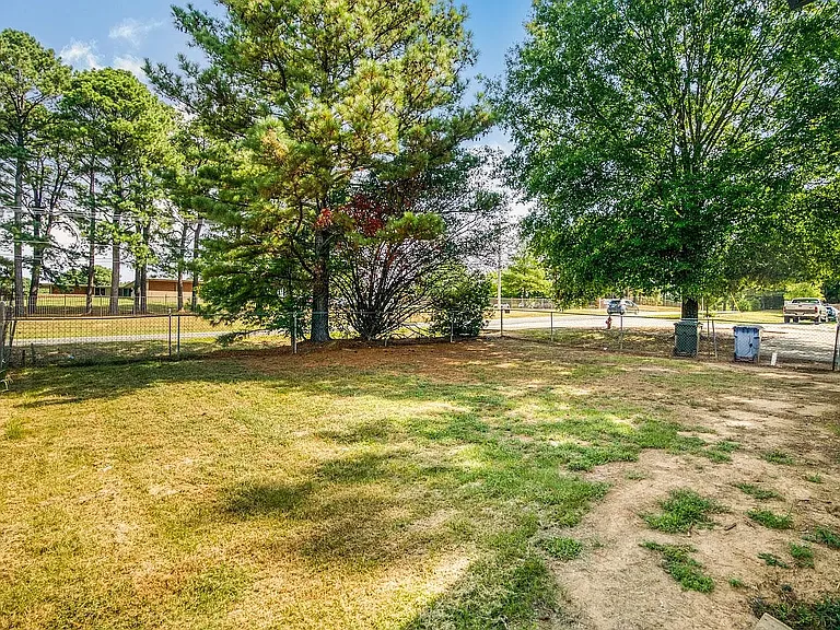 1319 Collier Dr — Photo 30