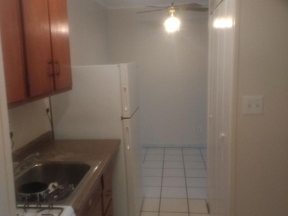 Kitchenette/Dining Area