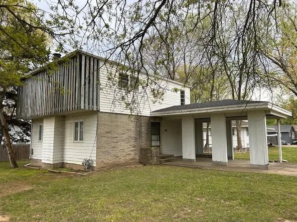420 N Olive St, Nevada, MO 64772