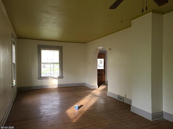 4th image of 731 Napoleon St