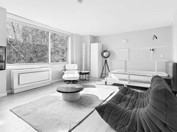 250 South End Avenue image 1 of 4