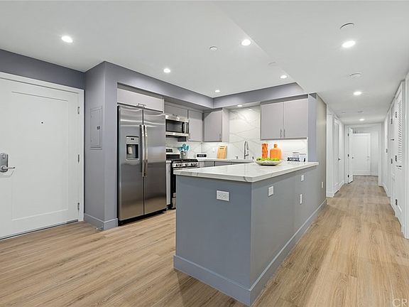 4th image of 5405 Hermitage Ave #401