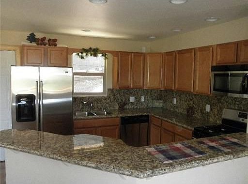 5th image of 43315 Siskiyou Ln