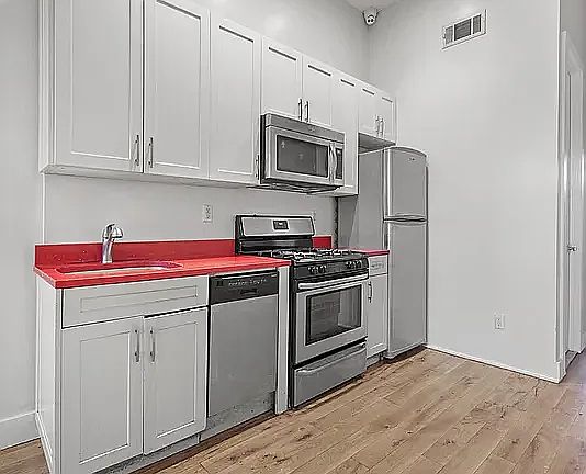 5th image of 186 Wilson Ave APT 2R