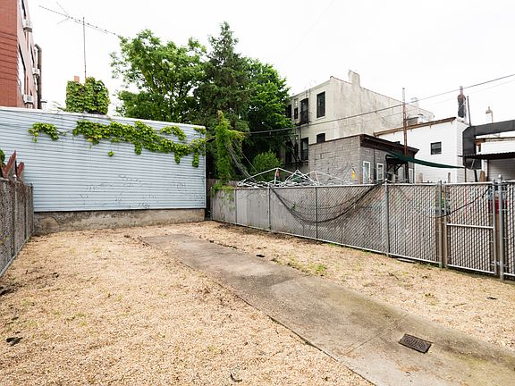 2nd image of 291 Wyckoff Ave APT 1R