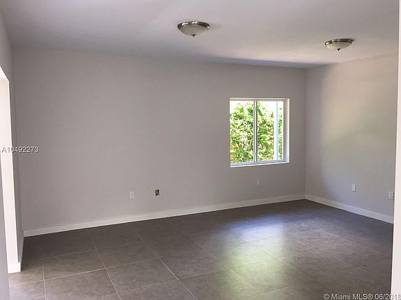 4th image of 435 NE 69th St #435