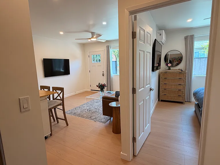 5061 Haskell Ave #GUESTHOUSE — Photo 12
