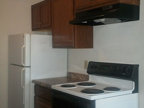 3rd image of 913 Leisure Sq APT 201
