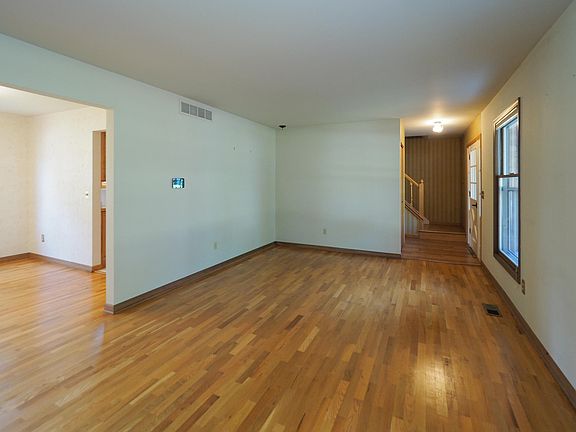 7865 Pickering St-104