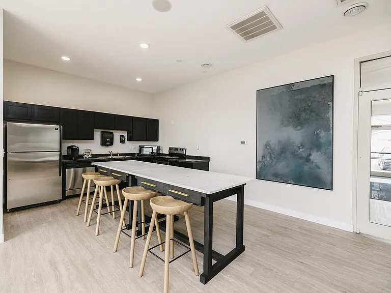 Prairiewood Apartments and Townhomes — Photo 9