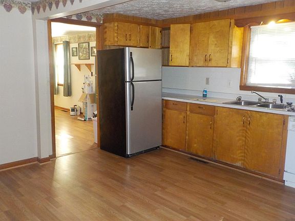 4th image of 36 Sunny Ln