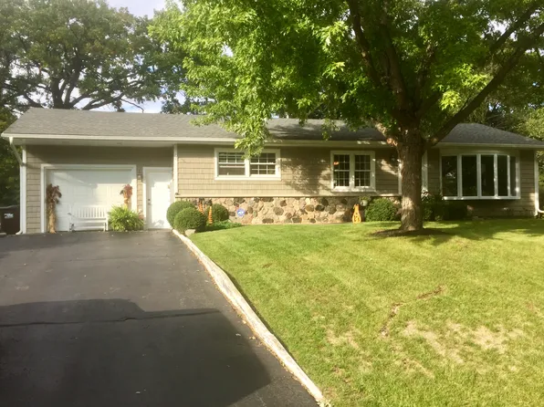 5222 Nippersink Dr, Richmond, IL 60071