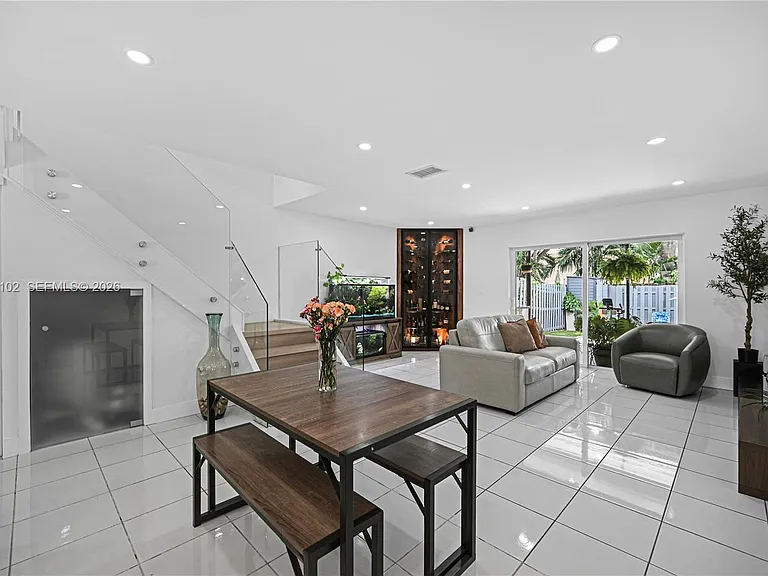 10372 NW 3rd St — Photo 9