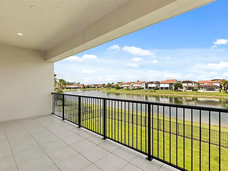 10511 Royal Cypress Way — Photo 40