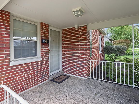 4th image of 203 S Kellner Rd