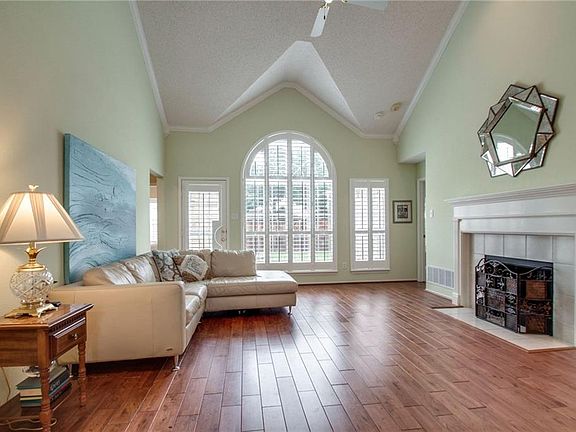 5th image of 3012 Black Walnut Dr