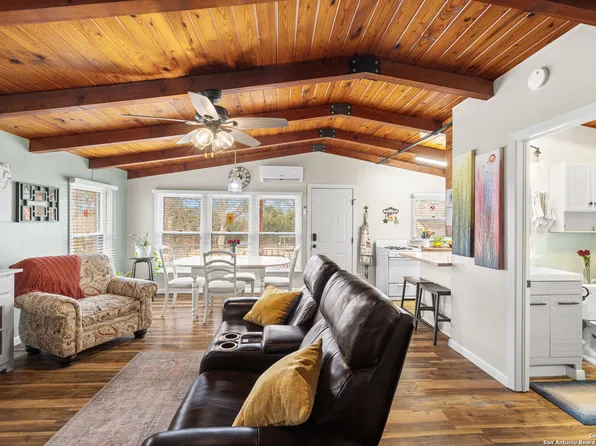 1404 McAllen, Kerrville, TX 78028