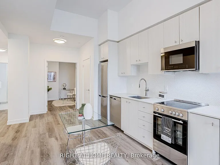 15 Wellington St S #301 — Photo 10