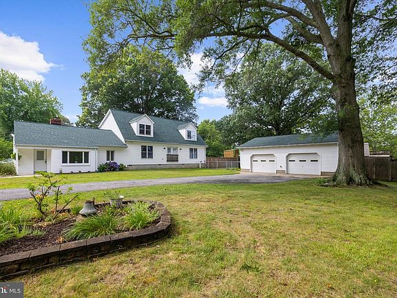 4th image of 1261 Cove Dr