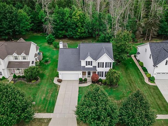 3rd image of 52 Creekwood Dr