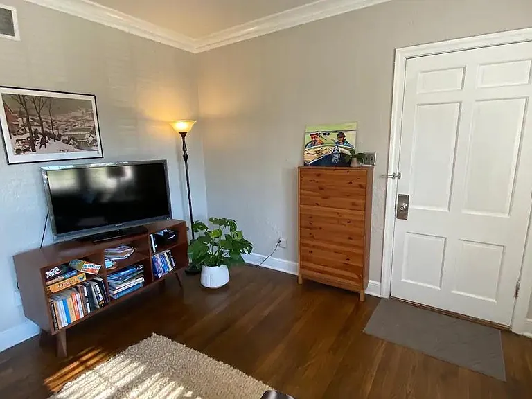 882 Hawthorne St — Photo 5