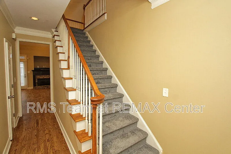 3 bed, 2.5 bath, 2697 sqft, $3,000 — Photo 3