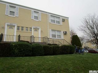 25161 71st Rd, Bellerose, NY 11426