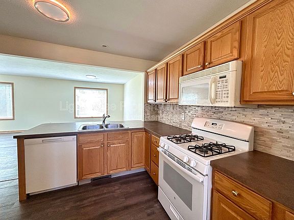 4th image of 2103 Kinnrow Ave NW
