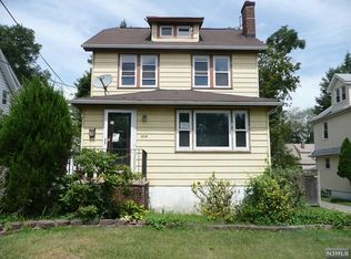 121 Shepard Ave, Teaneck, NJ 07666