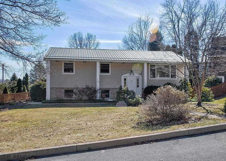 1st image of 1624 Oxford Cir
