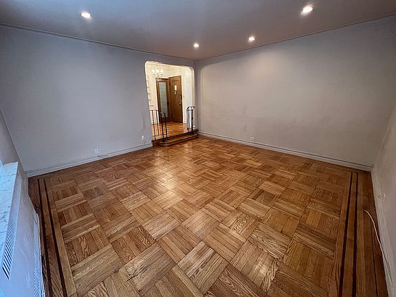 3rd image of 303 E 37th St APT 4B