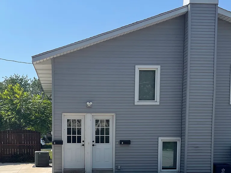 1001 Franklin Ave #UPPER — Photo 1