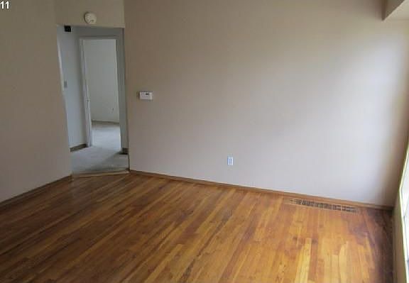 4th image of 3615 Thompson Ave