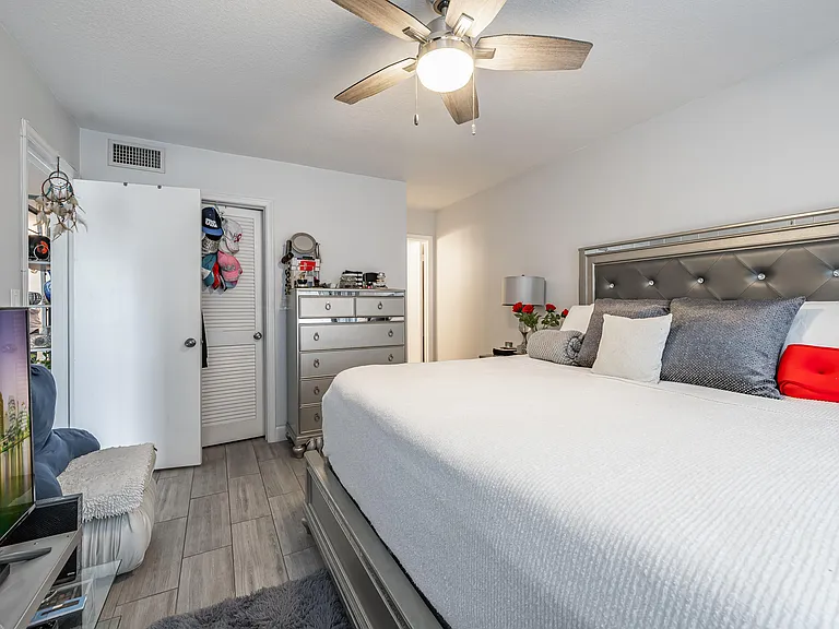 8911 S Hollybrook Blvd #306 — Photo 15