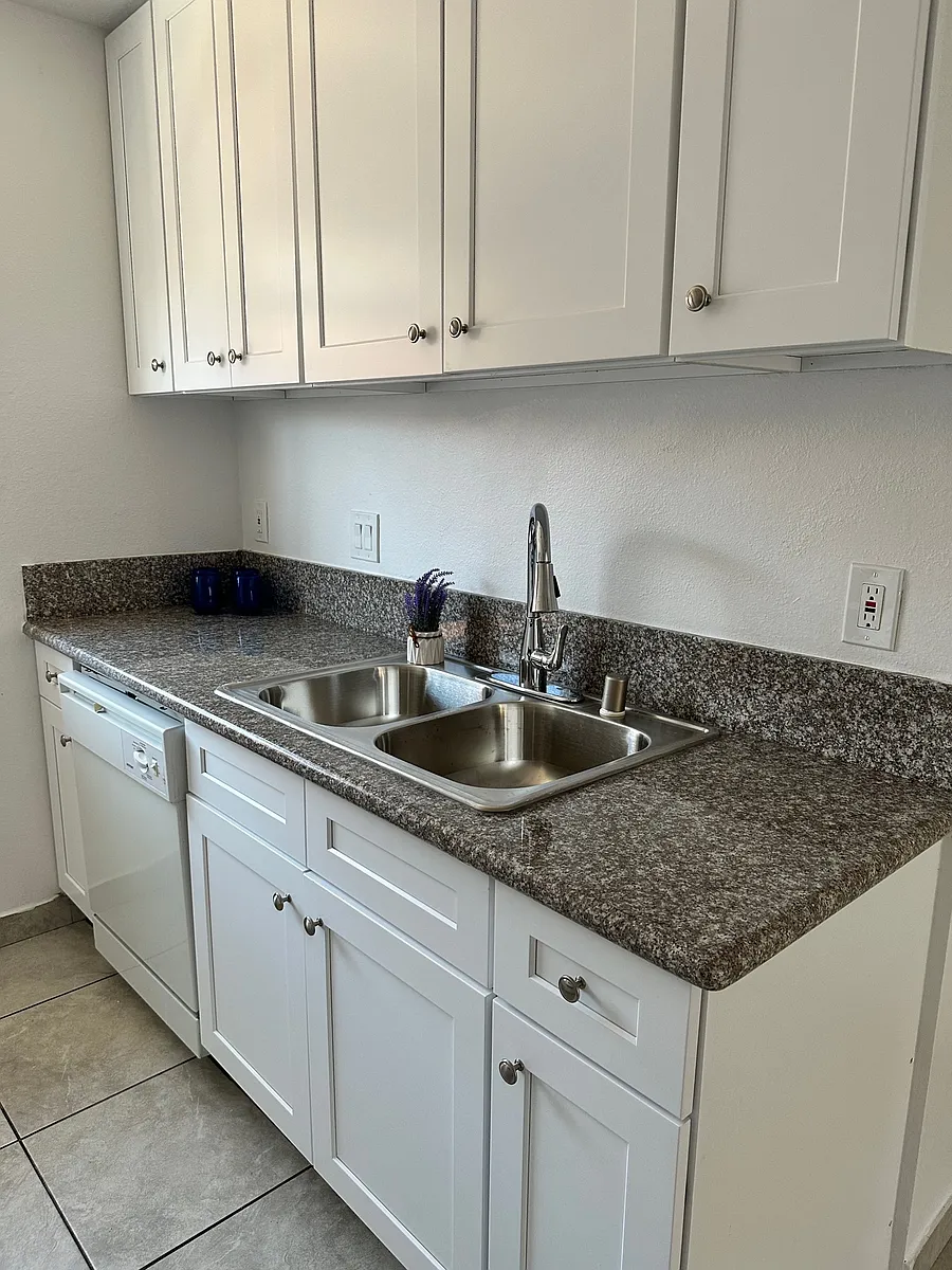 Building Photo - 6623 Woodley Ave #213