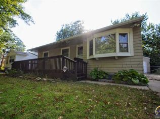 1833 SW Meadow Ln, Topeka, KS 66604