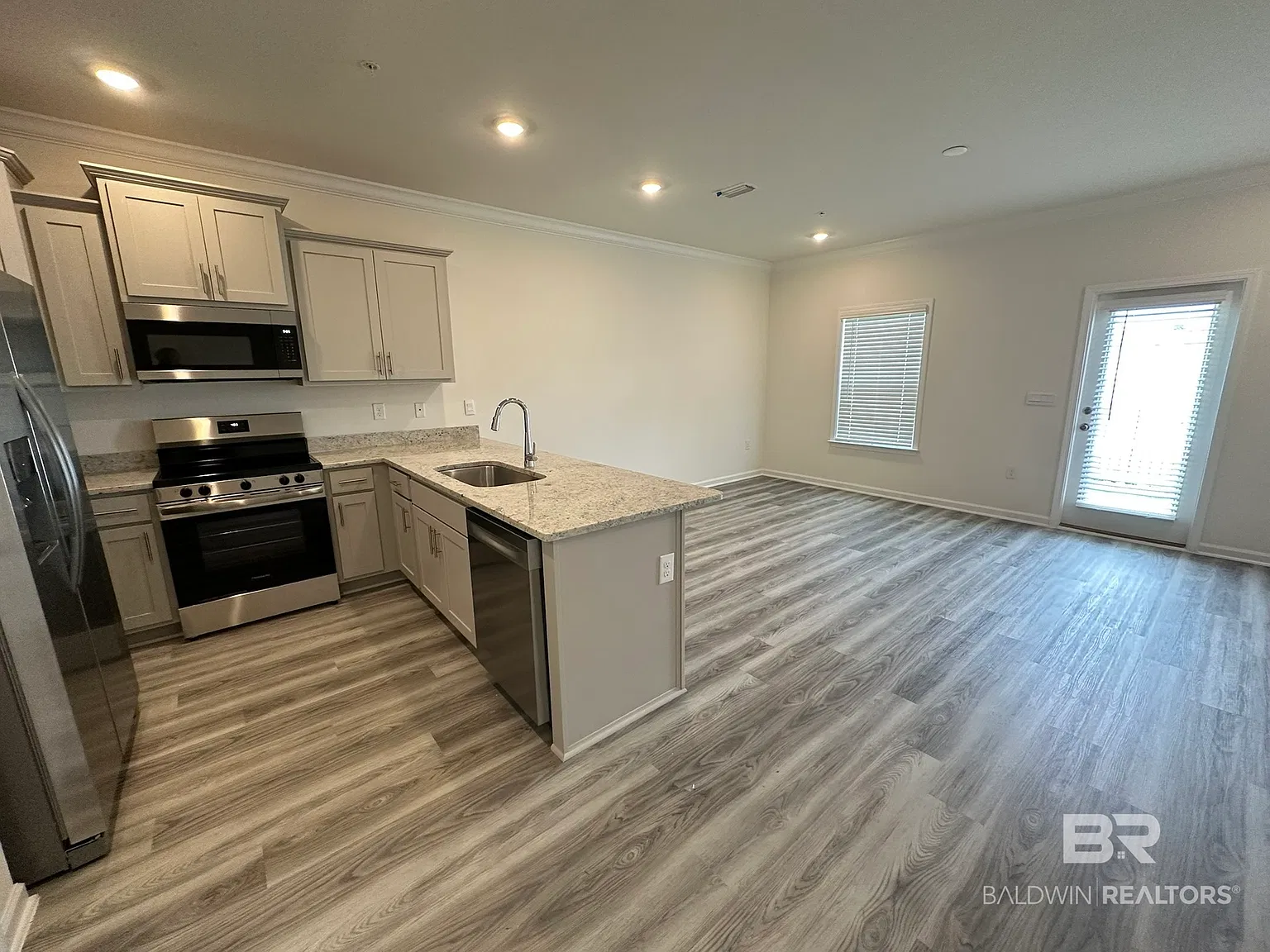3 bed, 2.5 bath, 1437 sqft, $2,100 — Photo 3