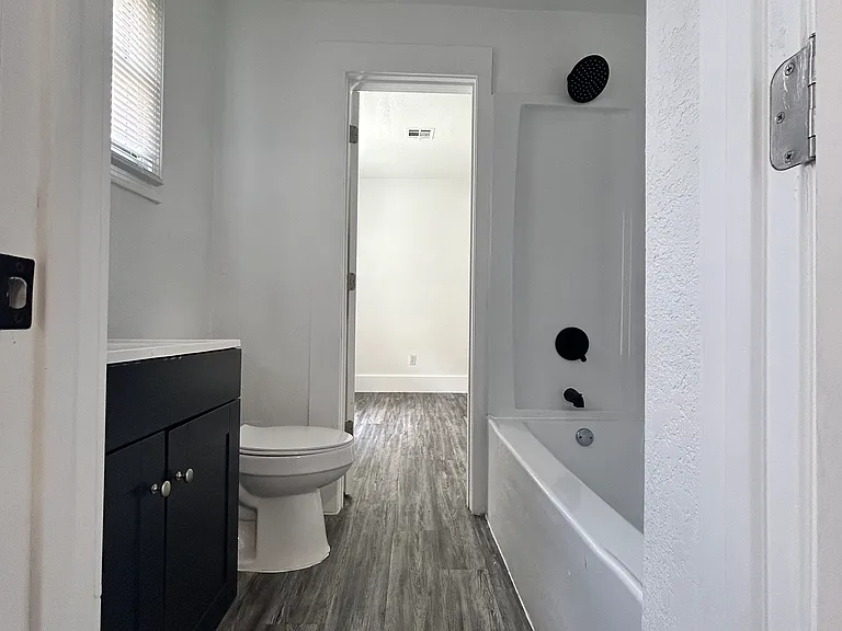 700 NE 6th St — Photo 8
