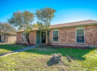 2037 Clark Trl, Grand Prairie, TX 75052