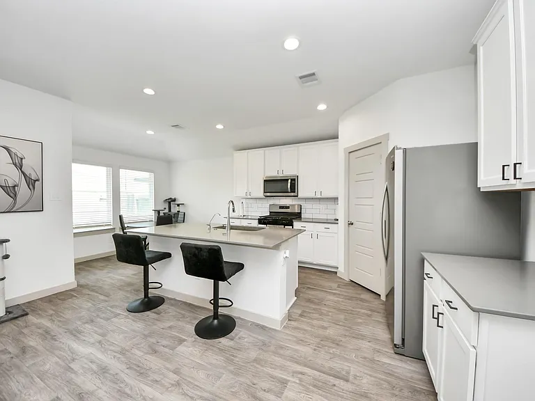 7706 Caspian Ranch Dr — Photo 3