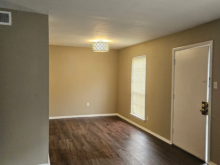 900 Mountain Creek Rd #D33 — Photo 1
