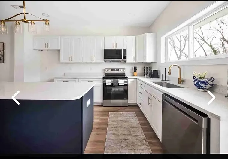 395 Church St N — Photo 3