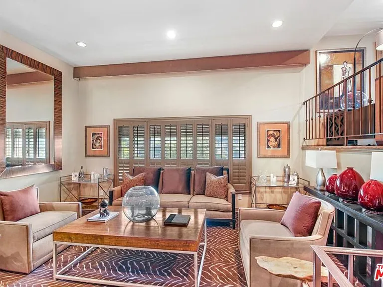 3200 Primera Ave — Photo 4